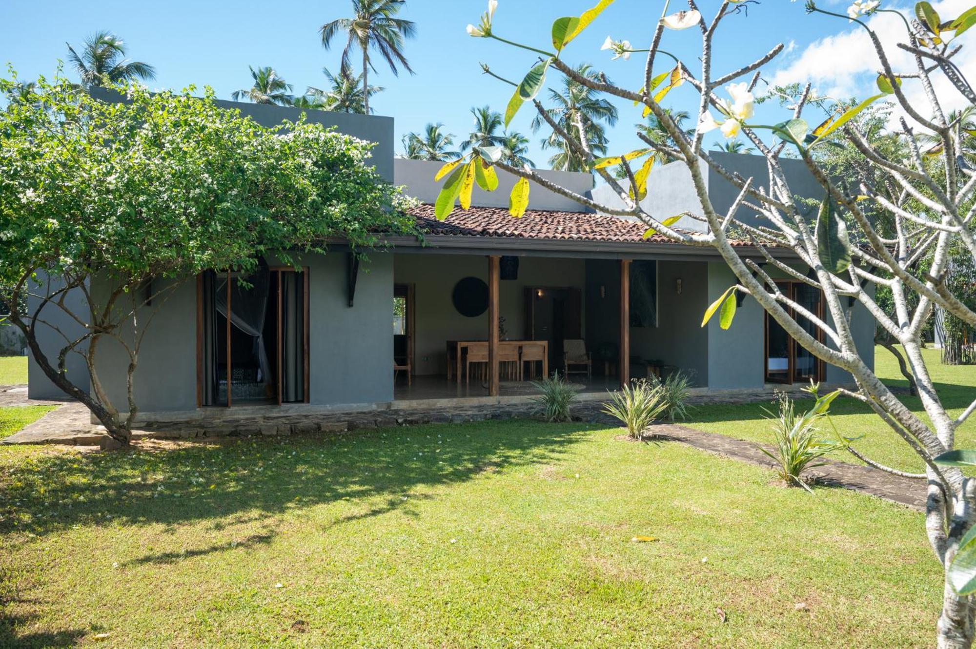 Wirdana Resort&Spa Boossa Bagian luar foto